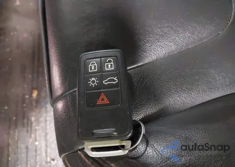 2016 Volvo V60 Cross Country T5 z USA, uszkodzony, nr VIN YV4612HK8G1003433